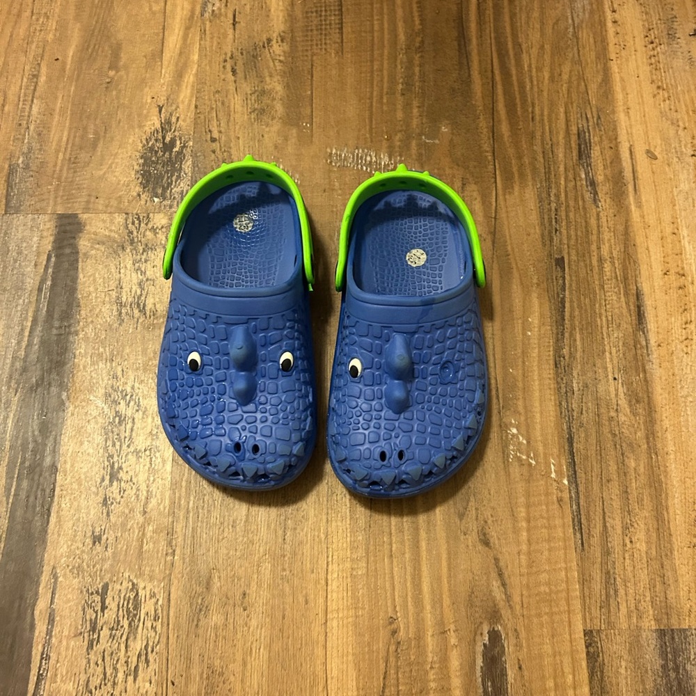 Kids Blue Croc-Style Clogs with Green Heel Strap